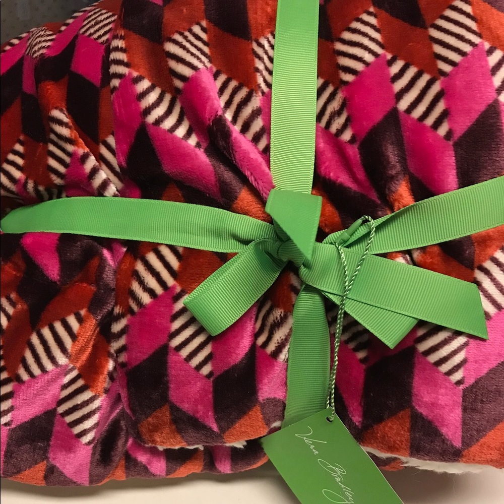 *SOLD* NWT Vera Bradley Cozy Life Throw Blanket